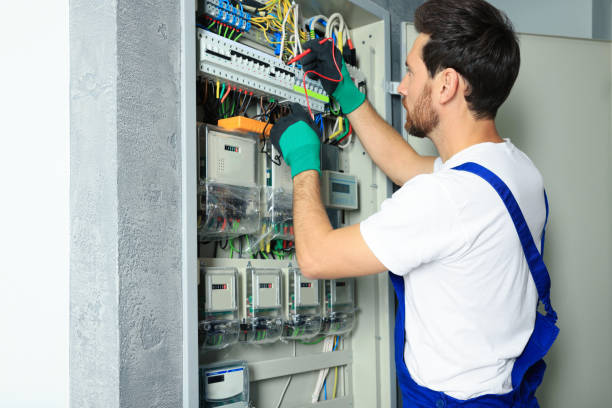 Best Affordable Emergency Electrician  in Oakwood, OH